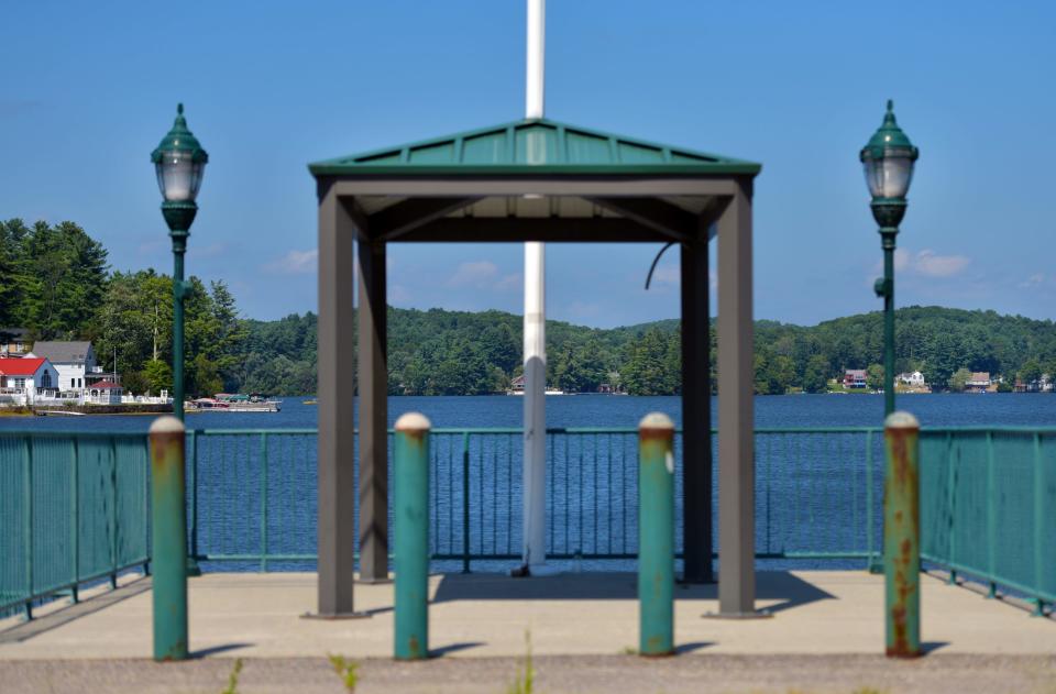 A view of the walkway overlooking Lake Lashaway in the center of town.