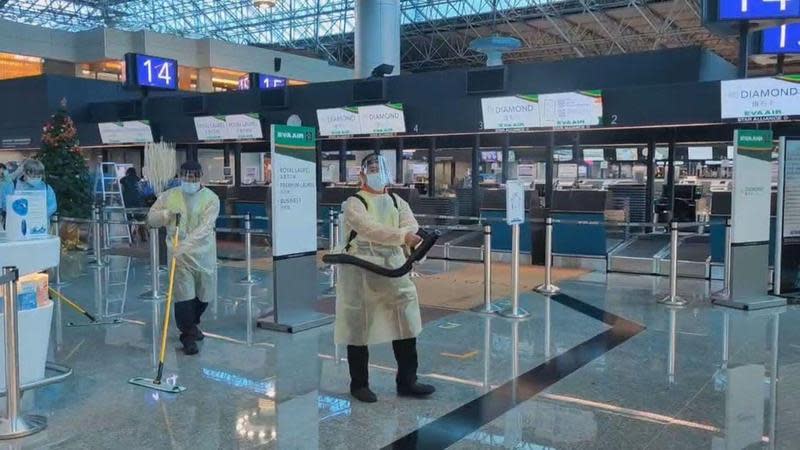 國際疫情升溫，台灣也跟著拉起警報，而且狀況就出在第一線的機場和防疫旅館。