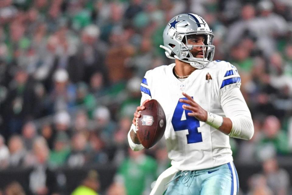 Nov 5, 2023; Philadelphia, Pennsylvania, USA; Dallas Cowboys quarterback Dak Prescott (4) looks for a receiver against the Philadelphia Eagles during the second quarter at Lincoln Financial Field. Mandatory Credit: Eric Hartline-USA TODAY Sports