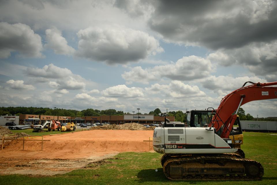 A new Hardee’s is under construction on Cliffdale Road at Rim Road on Thursday, Aug. 17, 2023.