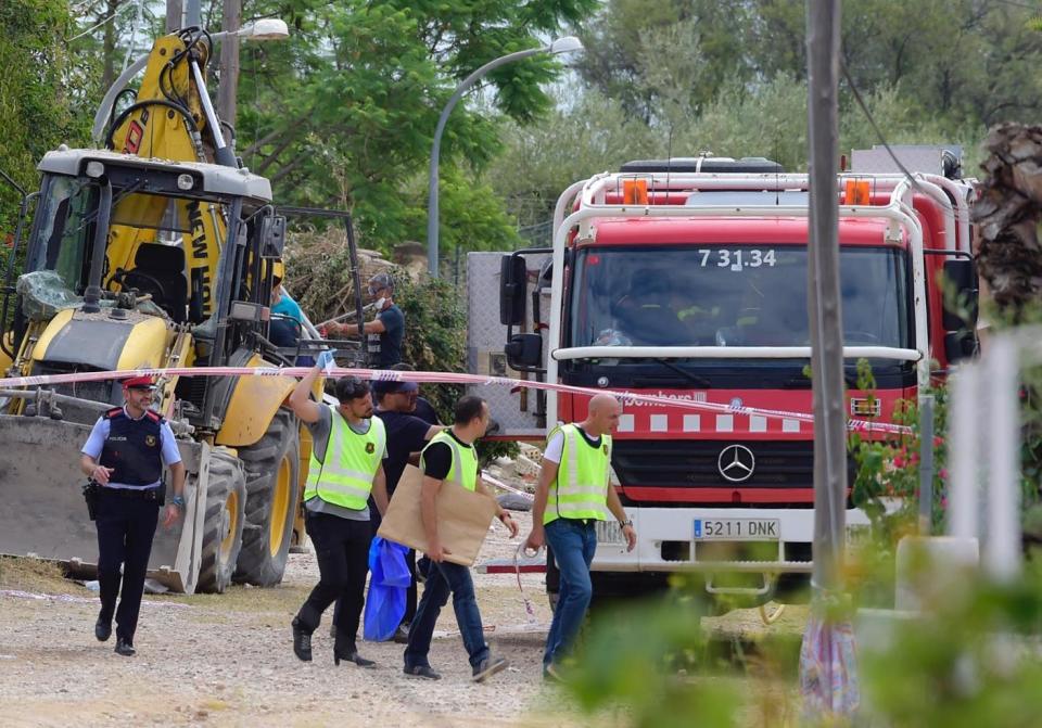 Police officers investigate the rubble of the house in Alcanar on Sunday: AFP PHOTO / JOSE JORDAN