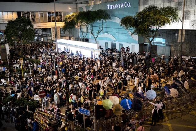 Luxury Shares Jump After LVMH Powers Through Hong Kong Protests