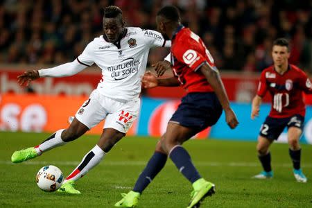 Football Soccer - Lille v Nice - French Ligue 1 - Pierre Mauroy Stadium, Villeneuve d'Ascq, France - 07/04/17 - Lille's Ibrahim Amadou in action with Nice' Mario Balotelli. REUTERS/Pascal Rossignol