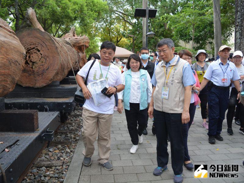 ▲嘉義巿長黃敏惠陪同柯文哲巿長參觀嘉義製材所。（圖／記者郭政隆攝影2020.6.21）