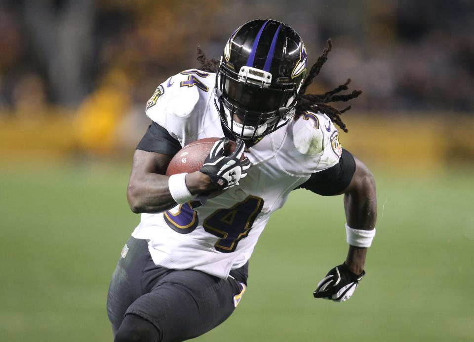 Alex Collins playing for the Ravens in 2017.