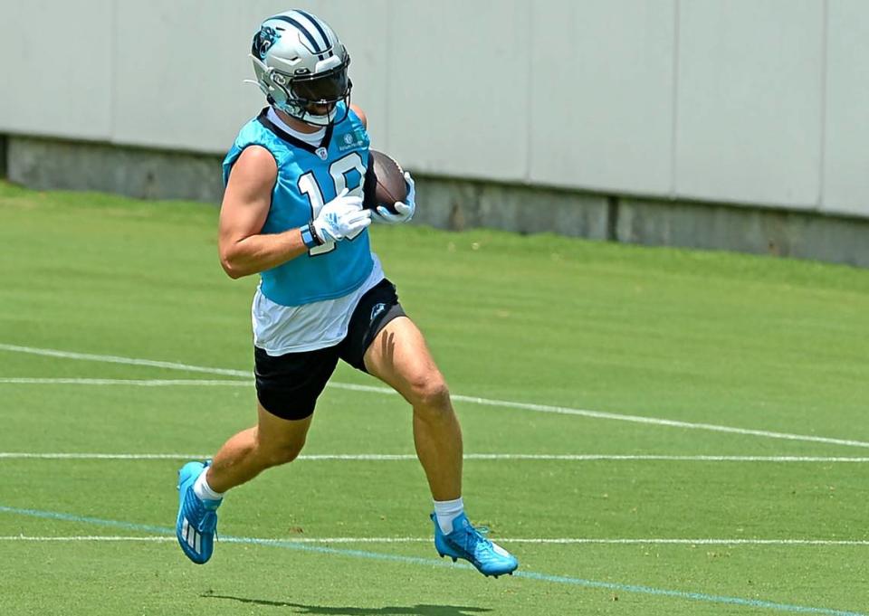 Carolina Panthers wide receiver Adam Thielen, runs down the field following a pass reception during practice on Tuesday, April 25, 2023. JEFF SINER/jsiner@charlotteobserver.com