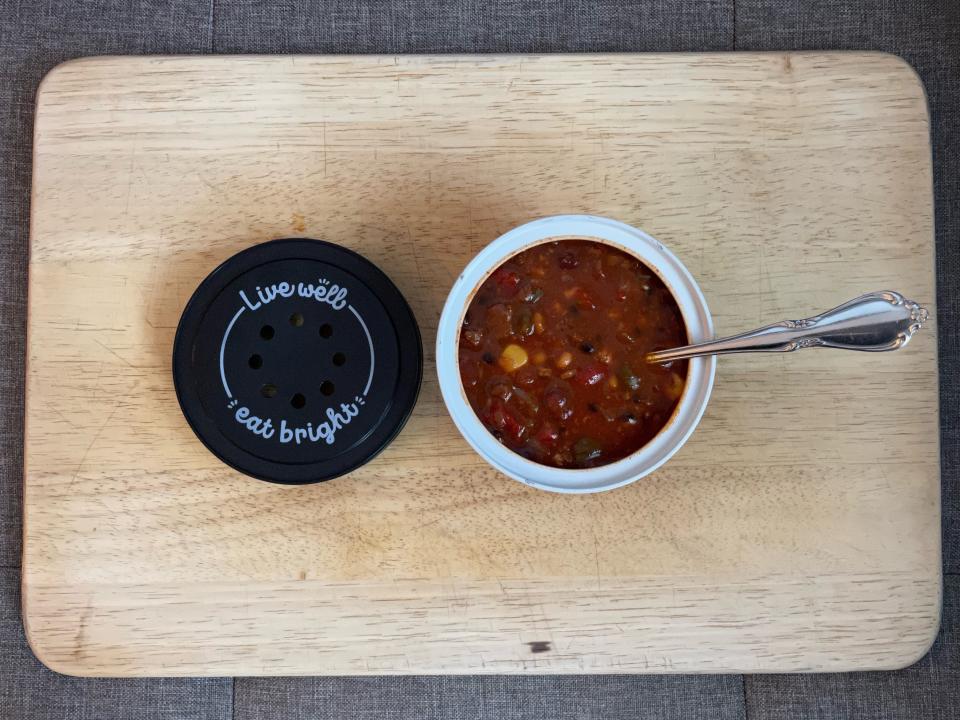 Campbell's well yes chili in original, microwave-safe container