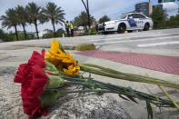 <p>A bouquet of flowers is seen in front of the Orlando Health Center where some of the victims of the shooting at Pulse nightclub, are being cured in Orlando, Florida, June 12, 2016. (EPA/CRISTOBAL HERRERA) </p>