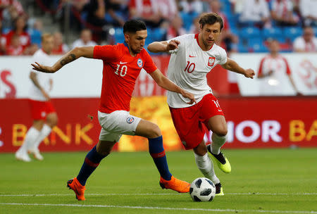 Soccer Football - International Friendly - Poland vs Chile - INEA Stadion, Poznan, Poland - June 8, 2018 Poland's Grzegorz Krychowiak in action with Chile’s Diego Valdes REUTERS/Kacper Pempel