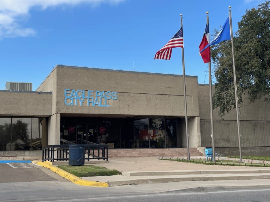 Eagle Pass Mayor Rolando Salinas says the city did not ask Texas officials to close Shelby Park on Jan. 10. (Sandra Sanchez/Border Report)