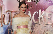 <p>En una entrevista con ‘Harper’s Bazaar’ en 2017, Keira Knightley habló sobre la importancia de no presionarse a sí misma tras ser madre y que ella lo cumplió tras el nacimiento de su hijo Edie en 2015. “Se trataba de un cuerpo diferente, tal y como debía ser, porque había ocurrido algo extraordinario… Pensé que iba a decir, ‘Dios, tengo que volver a estar forma’, pero no. De hecho, me comporté de forma totalmente contraria”, aseveró la actriz que en la misma entrevista calificó de “repugnante” la forma en que los medios alaban las recuperaciones milagro de las famosas. (Foto: David M. Benett / Dave Benett / WireImage / Getty Images). </p>