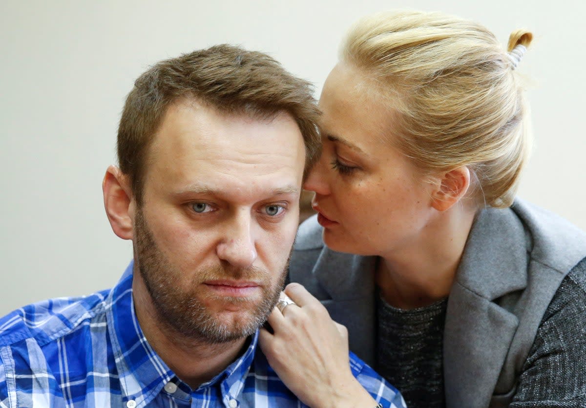 Navalny and his wife Yulia attend a hearing at the Lublinsky district court in Moscow, Russia, April 23, 2015 (REUTERS)