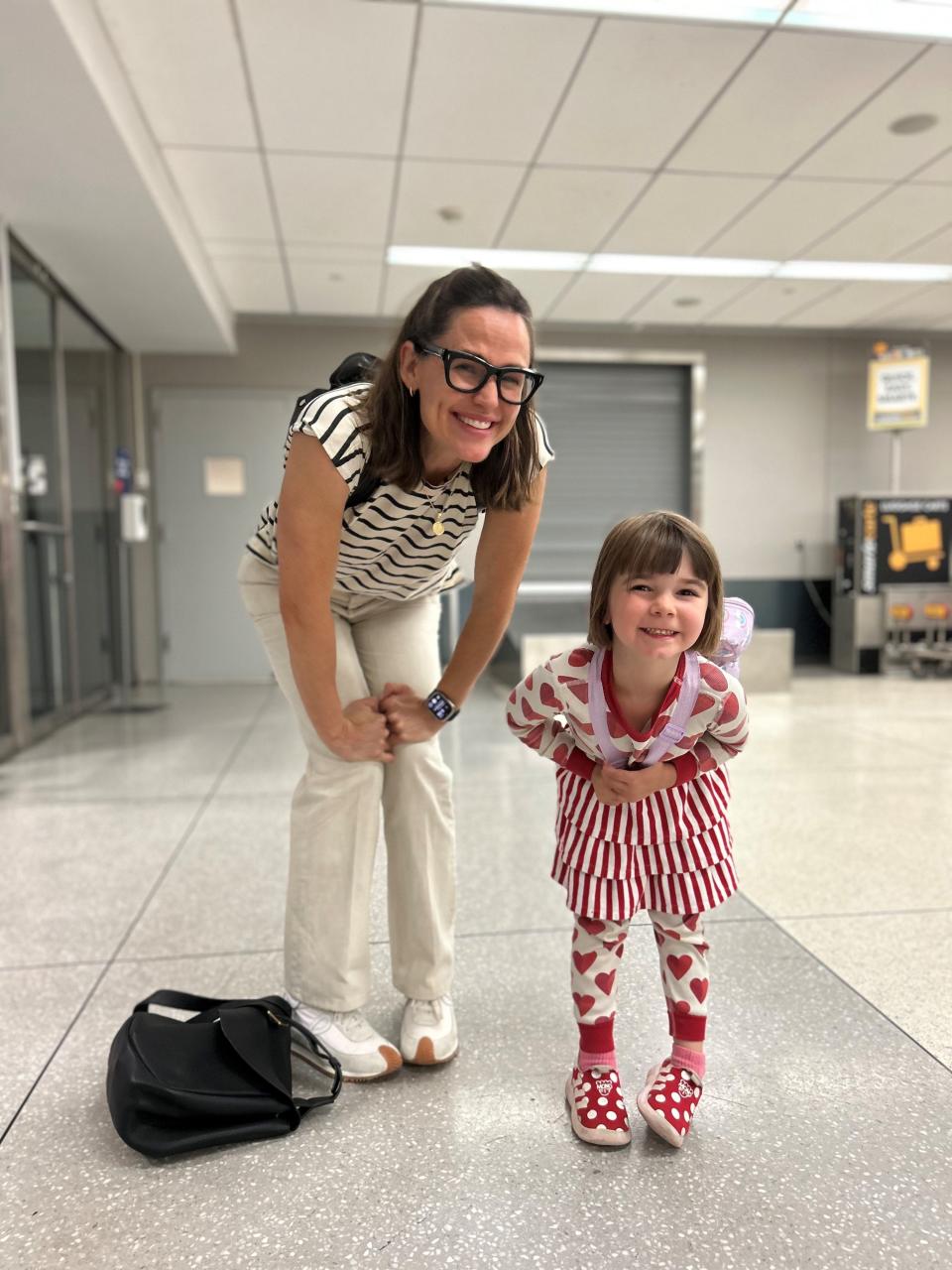 Actress Jennifer Garner poses with Clementine Rosemary Blodgett, 5, at the Rochester airport. Garner was in the area to visit the Wegmans in Canandaigua.