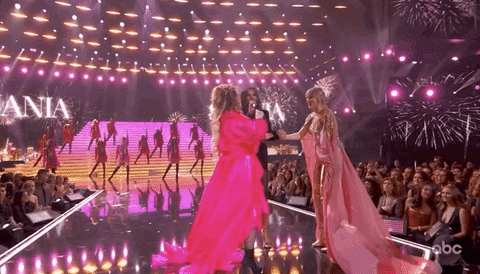 Here S All The Proof You Need That Taylor Swift Had The Best Time At The 19 American Music Awards