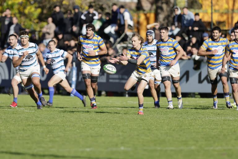 Una imagen del último Hindú vs. SIC: Di Franco sigue ahora a su equipo desde otro lugar, ya no adentro de la cancha