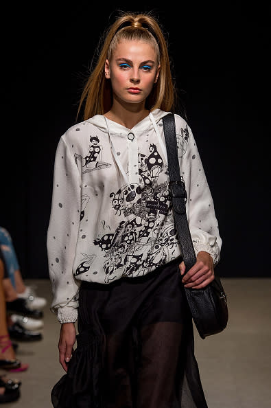 Una ponytail bien alta. En la pasarela de Grinko las modelos lucieron altísimas colas de caballo. Un peinado cómodo, que luce bonito y sobrio en toda ocasión. - Foto: Tullio M. Puglia/Getty Images for Grinko