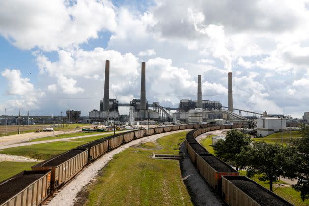 The W.A. Parish power plant on Sept. 5, 2014, in rural Fort Bend County, Texas. The plant was later equipped with a carbon capture and sequestration project known as Petra Nova. (Photo: via Associated Press)