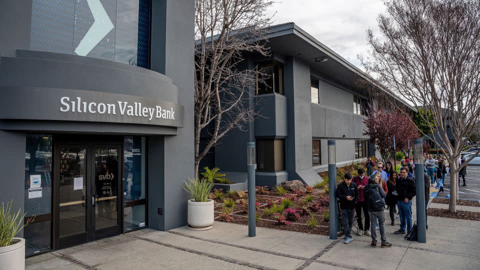 Customers in line outside Silicon Valley Bank headquarters in Santa Clara, California, on Monday, March 13, 2023, just after the bank's collapse. - David Paul Morris/Bloomberg/Getty Images