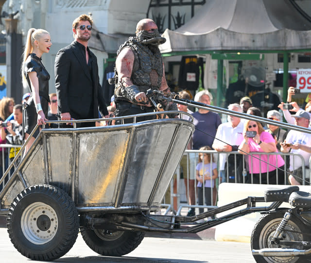 Streitwagen auf dem Hollywood Boulevard: Spektakuläre Promo für neuen 'Mad Max'-Film