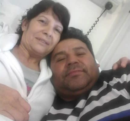 José Luis y su esposa, luego de la exitosa cirugía. Foto: YouTube