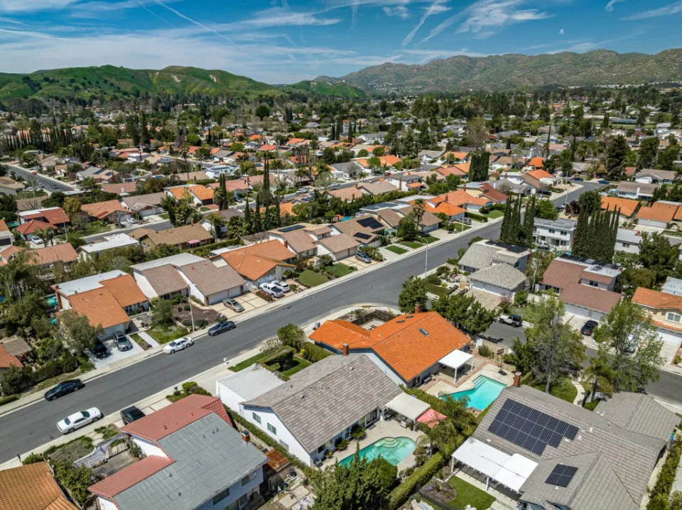 Aerial view of a suburban Southern California neighborhood. Justin – stock.adobe.com