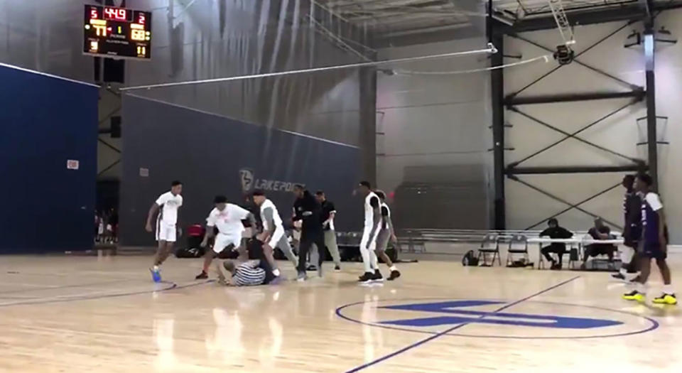 A massive brawl erupted between a grassroots basketball team and officials at a game on Sunday. (Yahoo Sports)