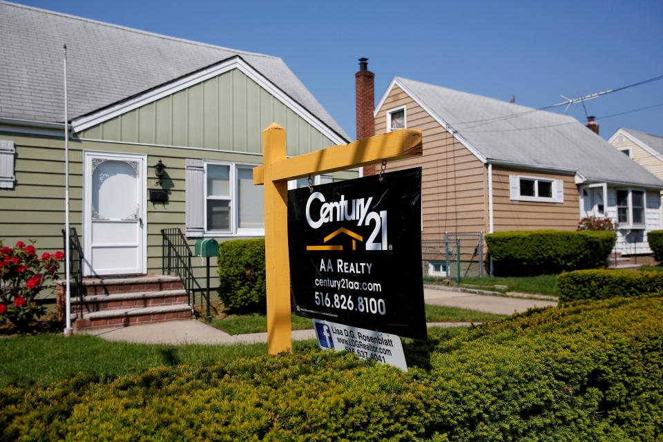 FILE PHOTO: A ‘House For Sale’ sign is seen outside a single family house in Uniondale, New York, U.S., May 23, 2016. REUTERS/Shannon Stapleton/File Photo