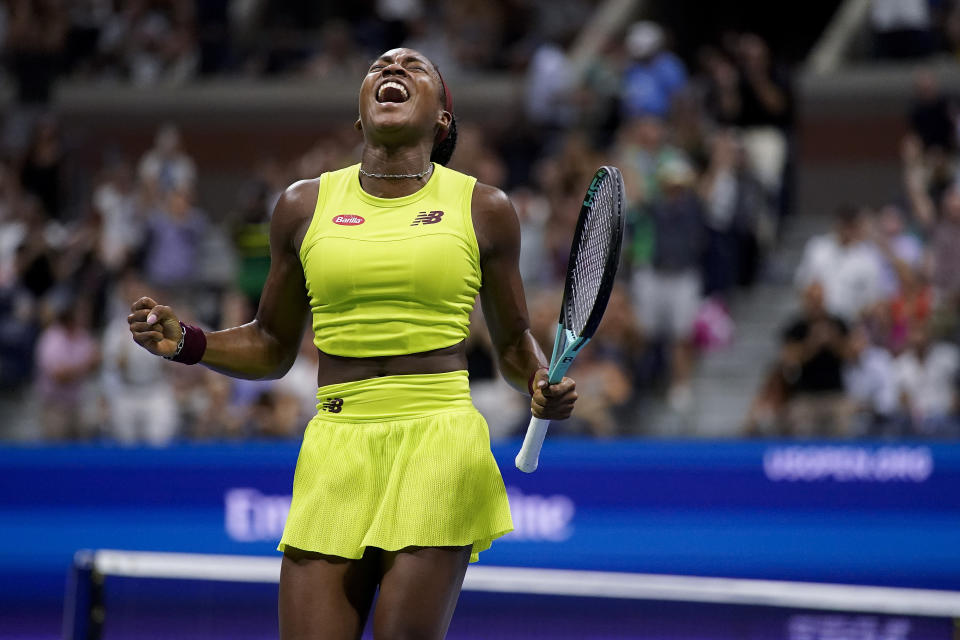 La estadounidense Coco Gauff celebra tras vencer a la checa Karolina Muchova en las semifinales del US Open, el jueves 7 de septiembre de 2023, en Nueva York. (AP Foto/Charles Krupa)