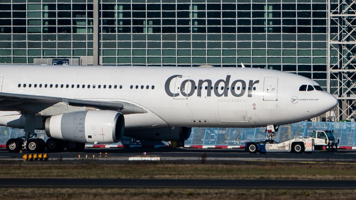 Eine Condor-Airbus am Frankfurter Flughafen. Foto: Silas Stein/Archiv