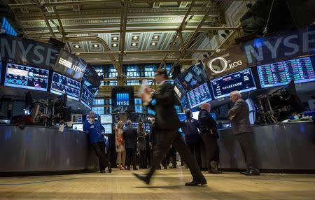 Traders work on the floor of the New York Stock Exchange February 20, 2015. REUTERS/Brendan McDermid