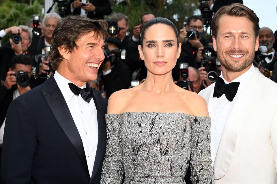 Tom Cruise, Jennifer Connelly, and Glen Powell smiling
