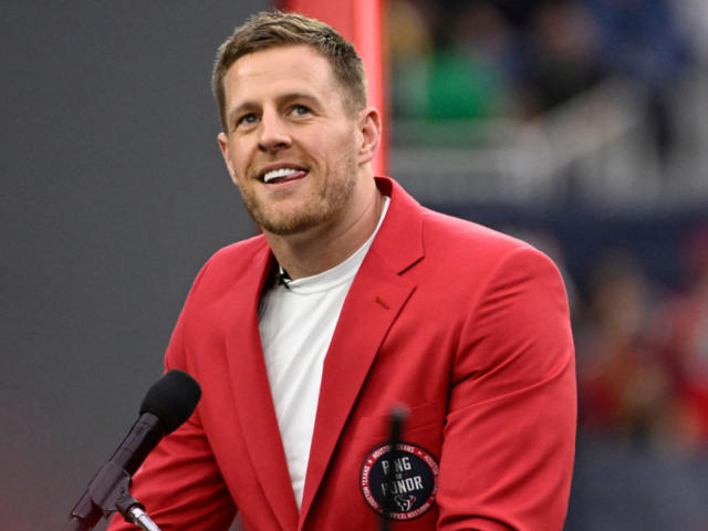 JJ Watt stars in final NFL game; brothers Derek, TJ wear his jersey