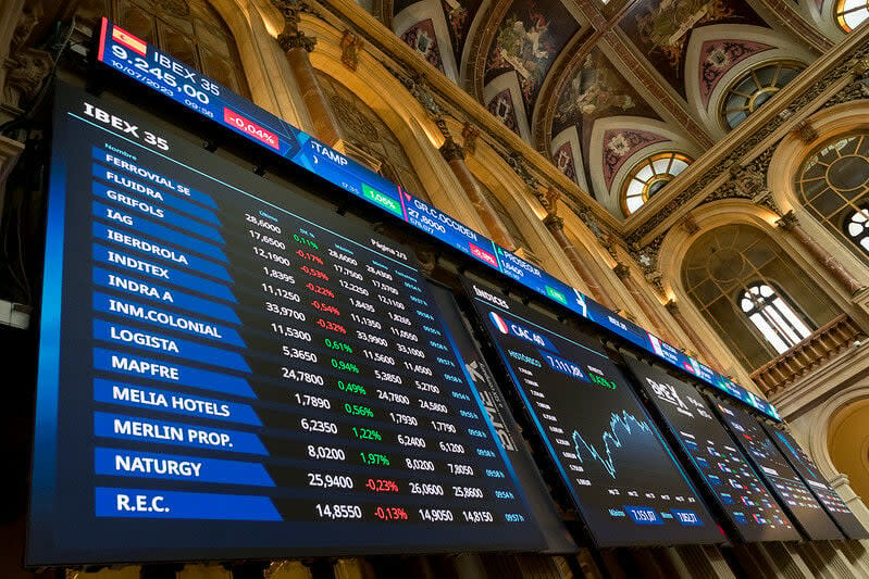 El Ibex 35 abre la Semana Santa más cerca de los 11.000 puntos respaldado por el sector financiero