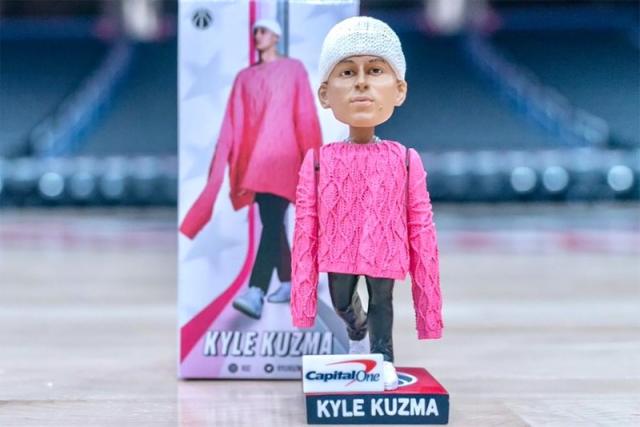 Kyle Kuzma shows off the pregame fit : r/nba