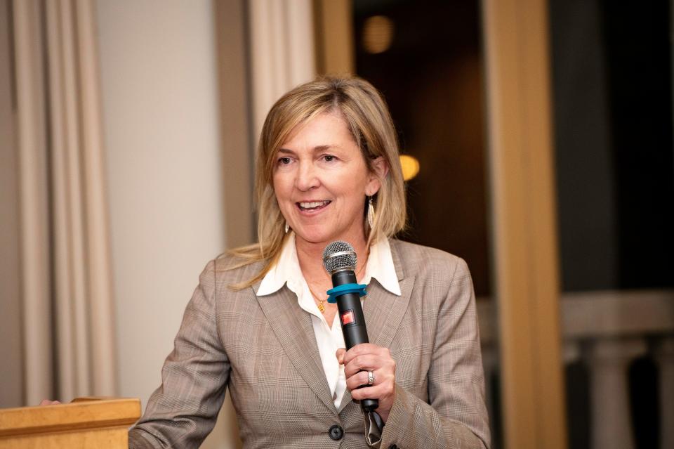 Casey O’Connell, MD, chair of hematology at USC Norris Comprehensive Cancer Center, addresses the crowd at the 2024 Quinn Brady Memorial Swing Against Cancer, held April 8, 2024, in La Quinta, Calif.