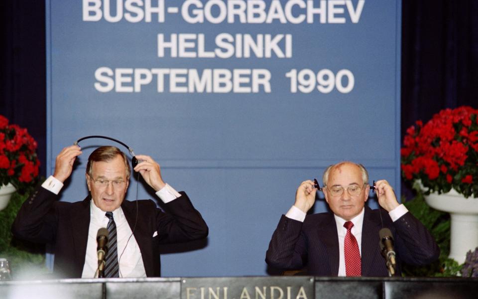 George Bush Sr and Mikhail Gorbachev meet in Helsinki for talks in 1990