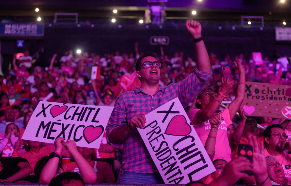 Los seguidores de la candidata presidencial de la oposición de México, Xochitl Gálvez, asisten a su mitin de cierre de campaña en Monterrey, México, el 29 de mayo de 2024. REUTERS/Quetzalli Nicte-ha