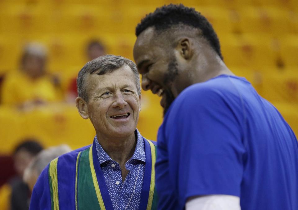 FILE- In this May 12, 2015, file photo, broadcaster Craig Sager, left, talks with Los Angeles Clippers' Glen Davis prior to Game 5 of the NBA basketball Western Conference semifinals against the Houston Rockets in Houston. Sager, the longtime NBA sideline reporter famous for his flashy suits and probing questions, has died after a battle with cancer, Turner Sports announced Thursday, Dec. 15, 2016. He was 65. (AP Photo/David J. Phillip, File)