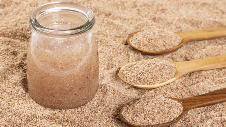 Ground flaxseed in spoons