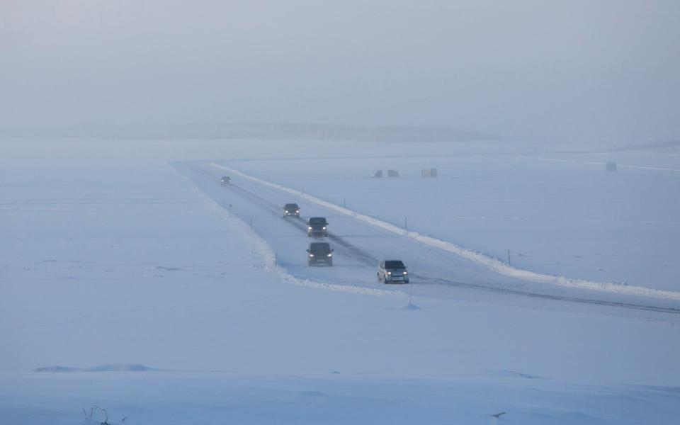 The official winter road laid on the ice of the Lena river - Maria Turchenkova 