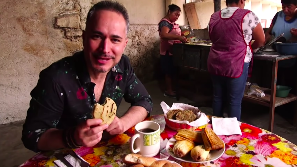 Miguel Conde en 'La Ruta del Sabor'. Foto: YouTube/Canal Once