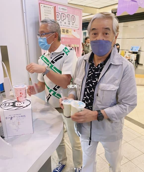 店員透露秦沛每回至購物中心都會來買飲料，且相當親民。（圖／翻攝自小紅書）