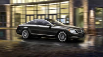 2.<br> <b>Mercedes-Benz CL600</b><br> Prima anual: $3,307<br> Este modelo es la versión coupé (de dos puertas) del S600 y cuenta con el mismo motor potente que su "hermano mayor".<br>(Foto: Mercedes-Benz)