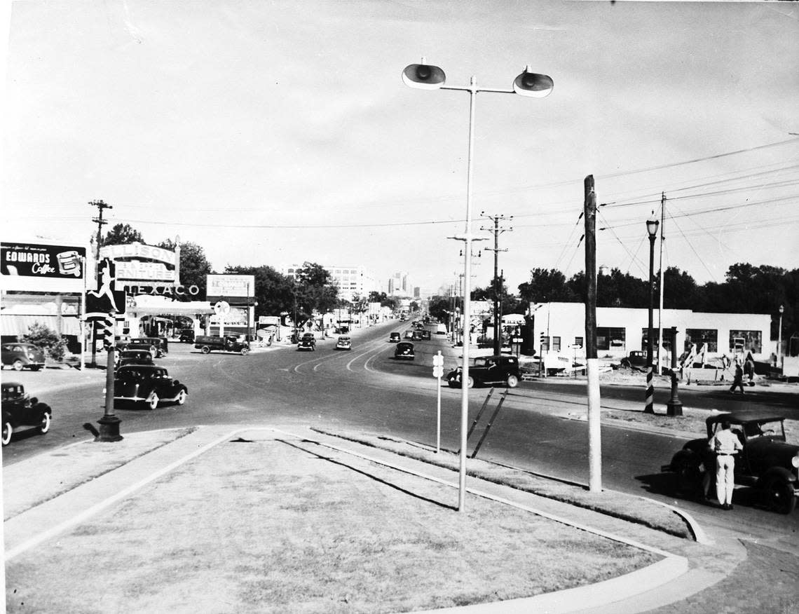1940s: A view looking east toward downtown at the intersection of Camp Bowie Boulevard, West Seventh Street and University Drive.