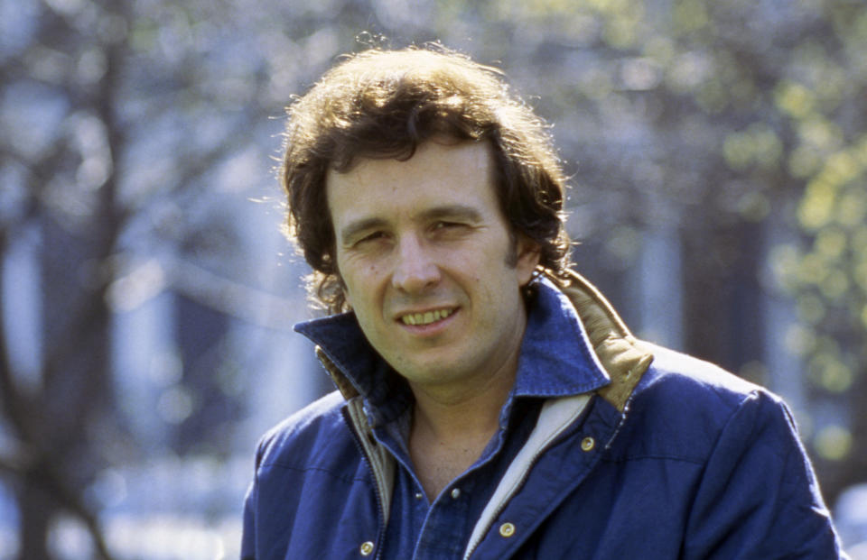 ARCHIVO - El cantautor Don McLean posa en Londres un día de abril de 1982. McLean comparte los secretos de su emblemática canción "American Pie" en un nuevo largometraje documental, "The Day the Music Died: The Story of Don McLean's 'American Pie'". (Foto AP/John Glanvill, archivo)