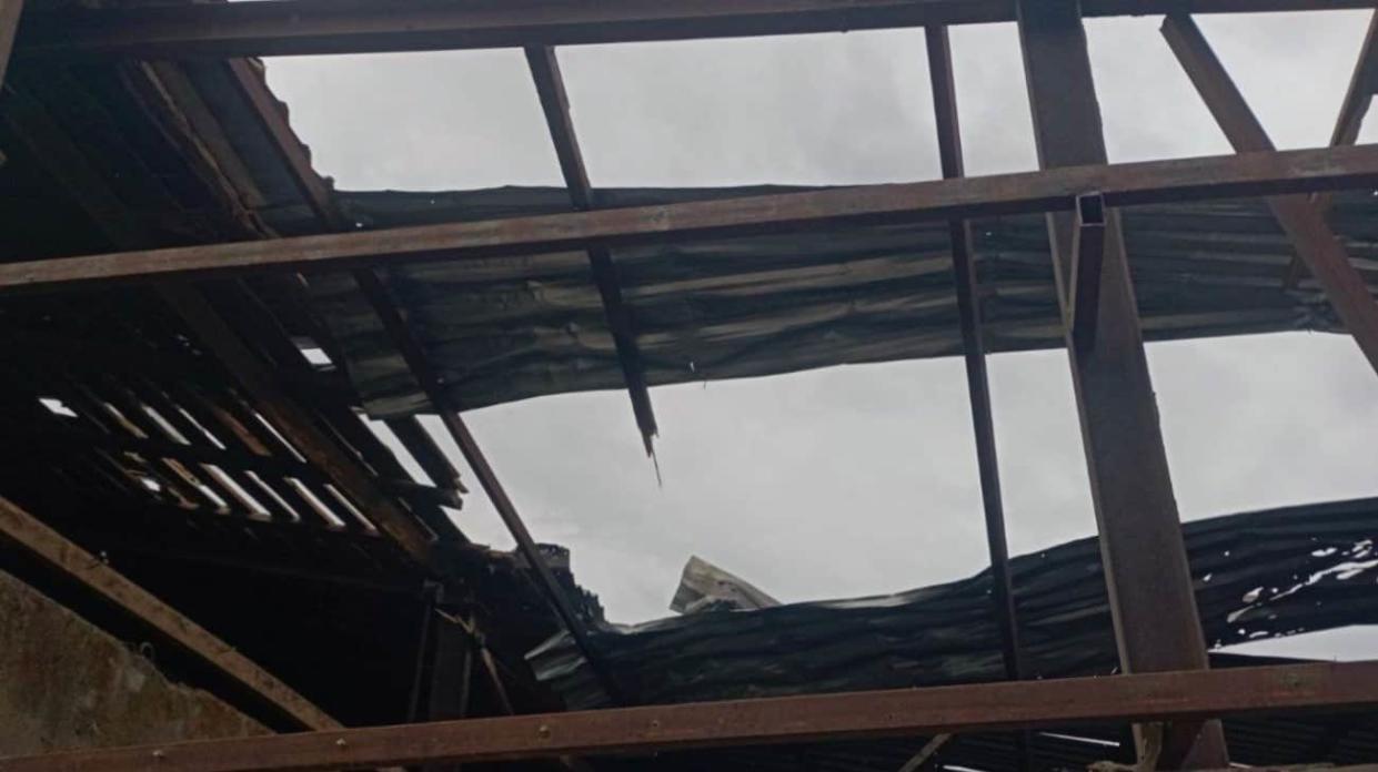 The roof of a building damaged in the Russian strike. Photo: Dnipropetrovsk Oblast Military Administration