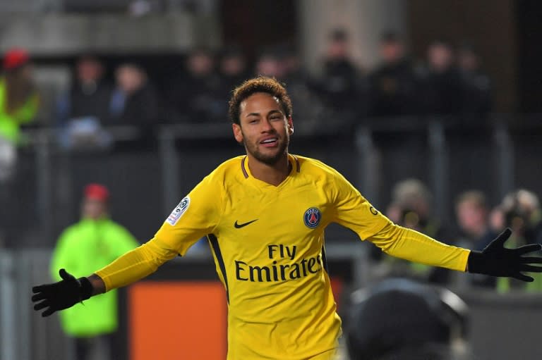 Paris Saint-Germain's forward Neymar (R) celebrates after scoring during the French L1 football match against Rennes December 16, 2017