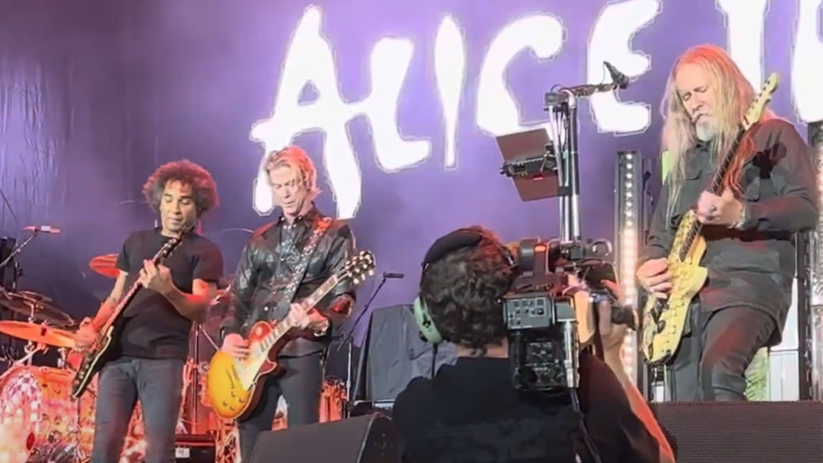  Alice In Chains with Duff McKagan. 