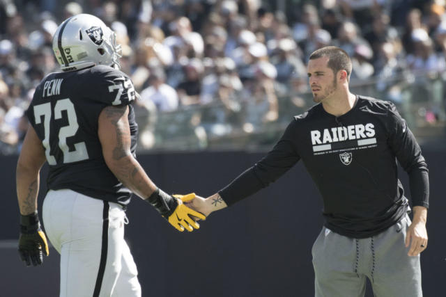 Oakland Raiders Twitter is divided on quarterback Derek Carr