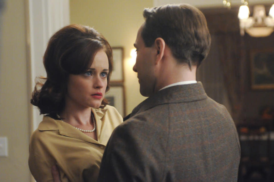 Beth Dawes (Alexis Bledel) and Pete Campbell (Vincent Kartheiser)